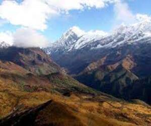 A Guide to Hiking to Dzongri Trek Peak in Sikkim